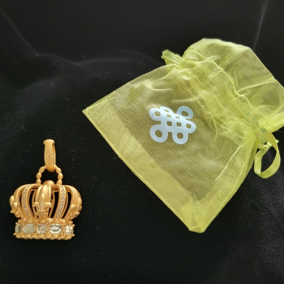 Lulu Avenue gold crown pendant - Picture 2 of 5